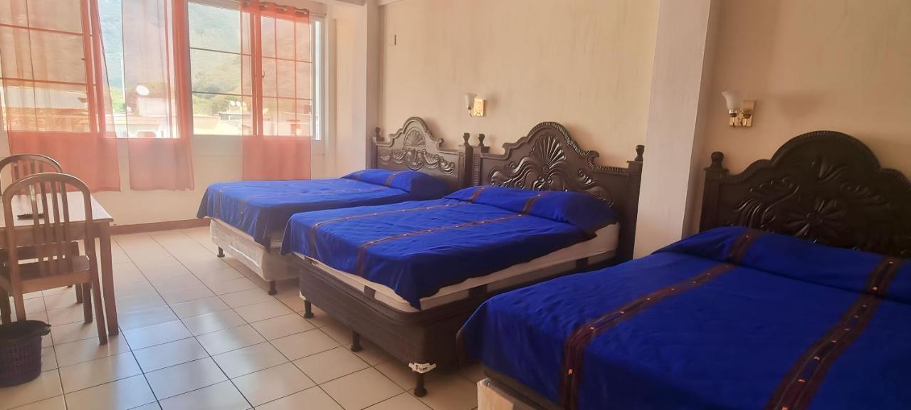 Hotel Chaparral Panajachel Buitenkant foto