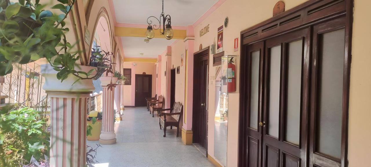 Hotel Chaparral Panajachel Buitenkant foto